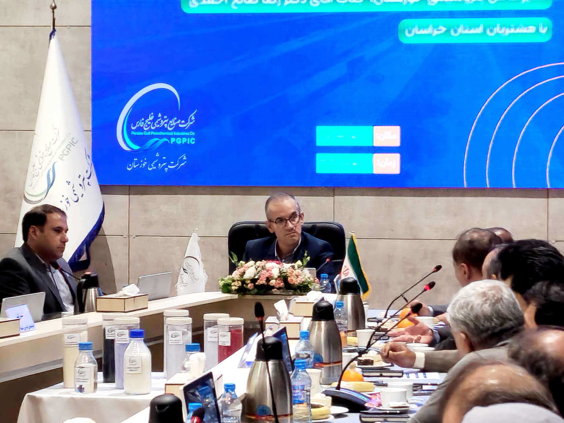 نشست مدیرعامل پتروشیمی خوزستان با فعالان اقتصادی خراسان برگزار شد نشست مدیرعامل پتروشیمی خوزستان با فعالان اقتصادی خراسان برگزار شد